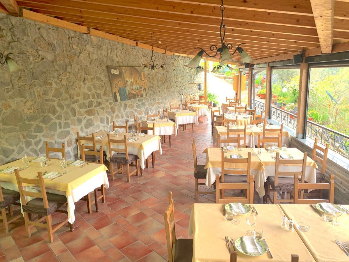 La Favorita Apricale B&B & Ristorante Bagian luar foto